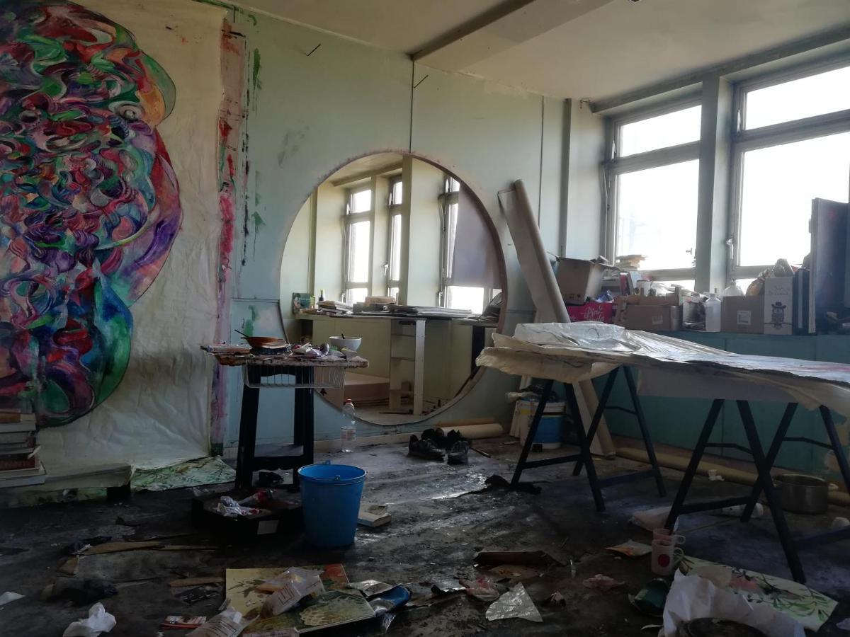 Ghostel 1St - Aventure Alternative - Guest House - Arts-Factory-Experience - For Artists, Makers And Open Minds - Attention, We Are Not A Hotel And Are Not Adapted For Everybody - Read Host Warnings Before Reservation - Www,Providence,Be Asbl Шарлеруа Екстер'єр фото