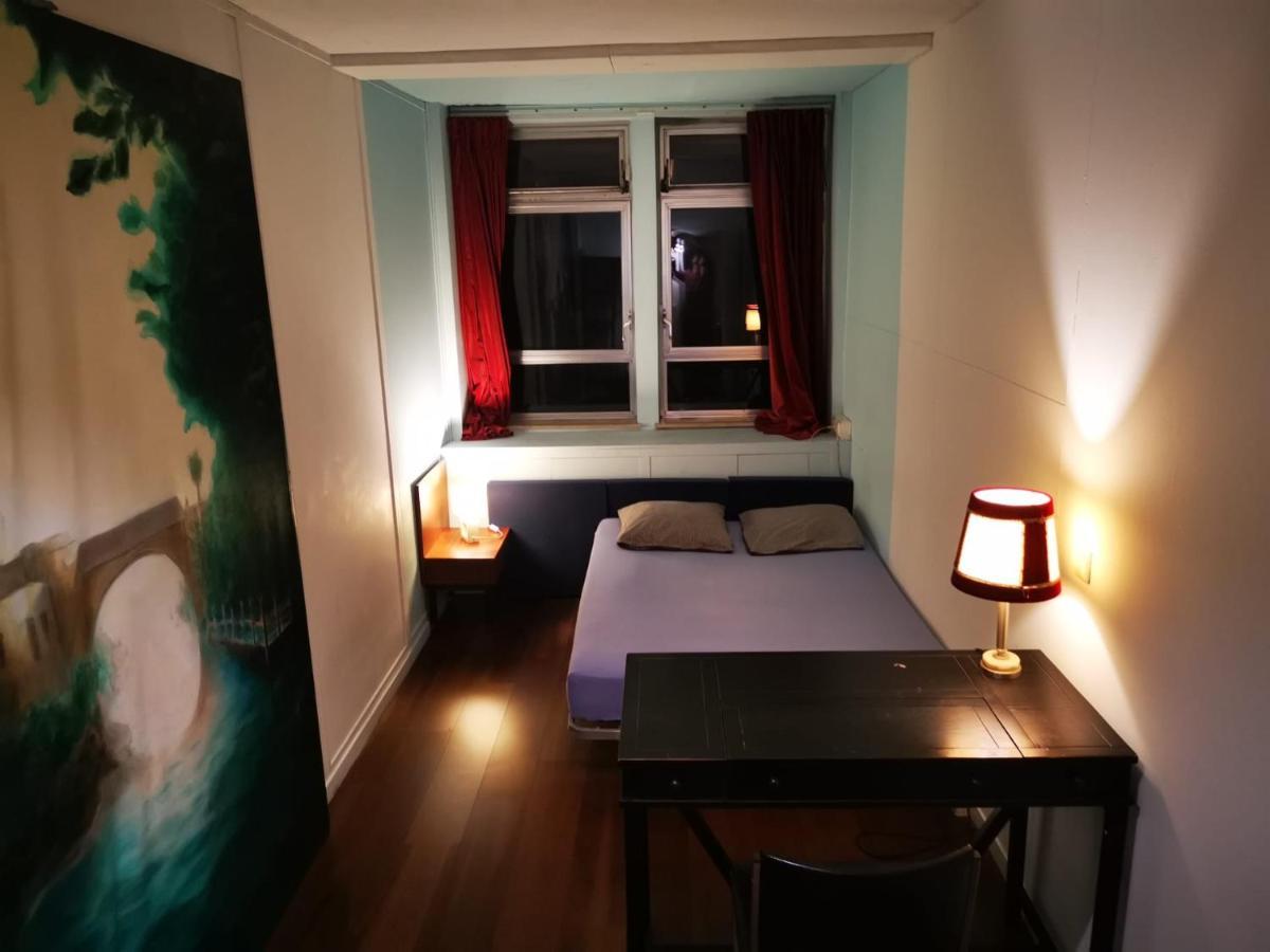 Ghostel 1St - Aventure Alternative - Guest House - Arts-Factory-Experience - For Artists, Makers And Open Minds - Attention, We Are Not A Hotel And Are Not Adapted For Everybody - Read Host Warnings Before Reservation - Www,Providence,Be Asbl Шарлеруа Екстер'єр фото