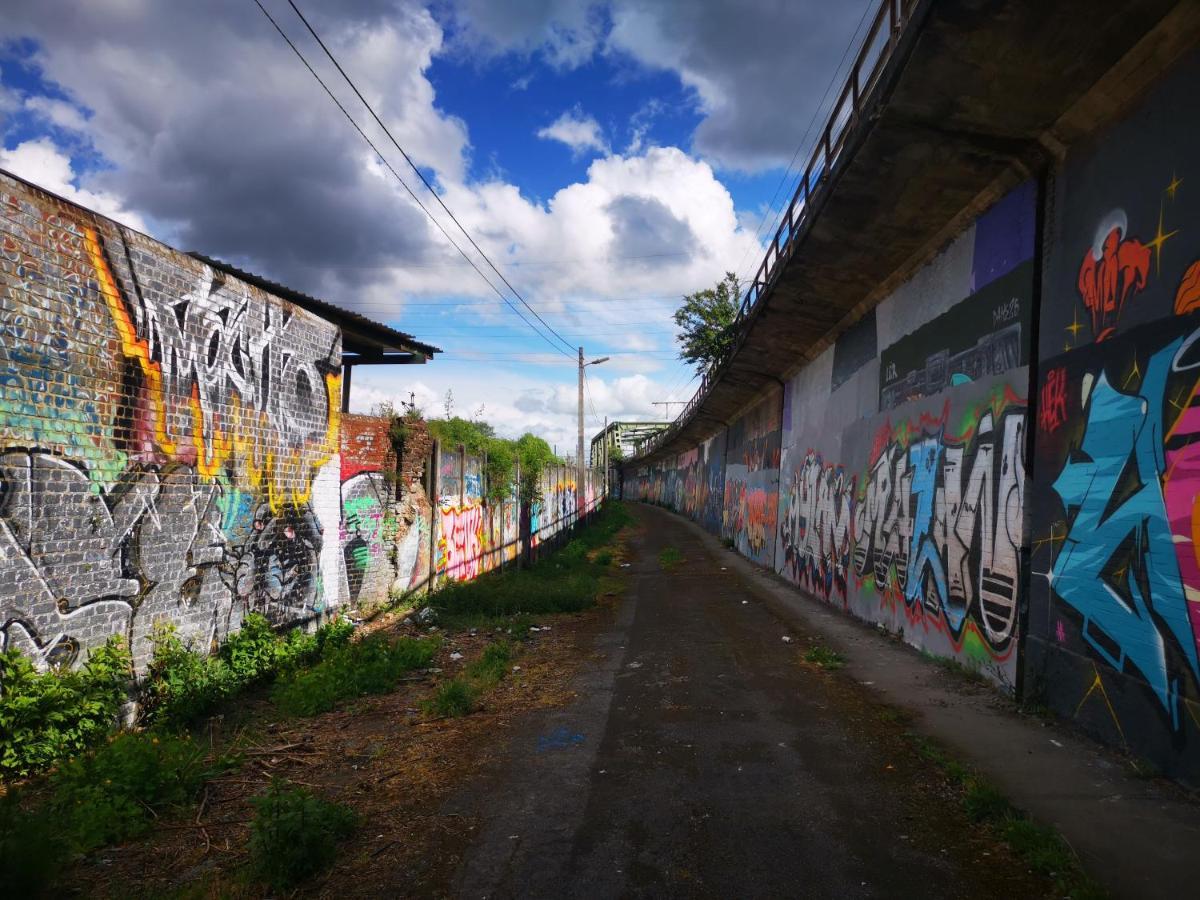 Ghostel 1St - Aventure Alternative - Guest House - Arts-Factory-Experience - For Artists, Makers And Open Minds - Attention, We Are Not A Hotel And Are Not Adapted For Everybody - Read Host Warnings Before Reservation - Www,Providence,Be Asbl Шарлеруа Екстер'єр фото