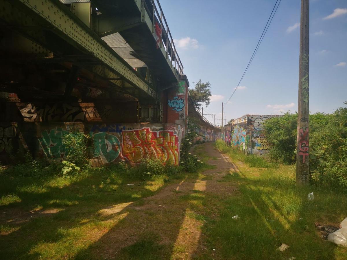 Ghostel 1St - Aventure Alternative - Guest House - Arts-Factory-Experience - For Artists, Makers And Open Minds - Attention, We Are Not A Hotel And Are Not Adapted For Everybody - Read Host Warnings Before Reservation - Www,Providence,Be Asbl Шарлеруа Екстер'єр фото